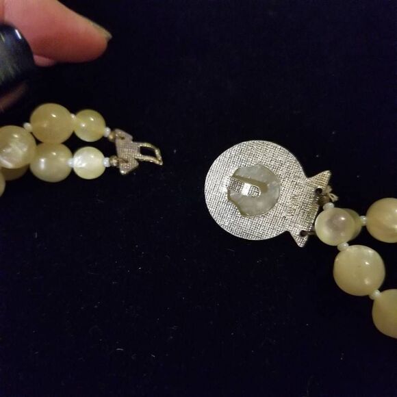 Vintage 2 strand Creamy Glass Bead Necklace - Picture 6 of 8